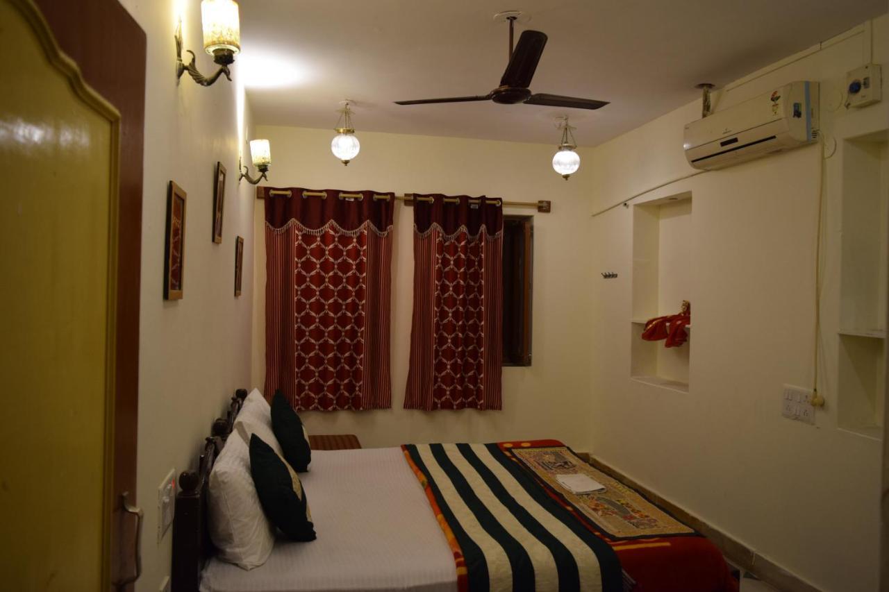 Hotel Renuka Jaisalmer Buitenkant foto