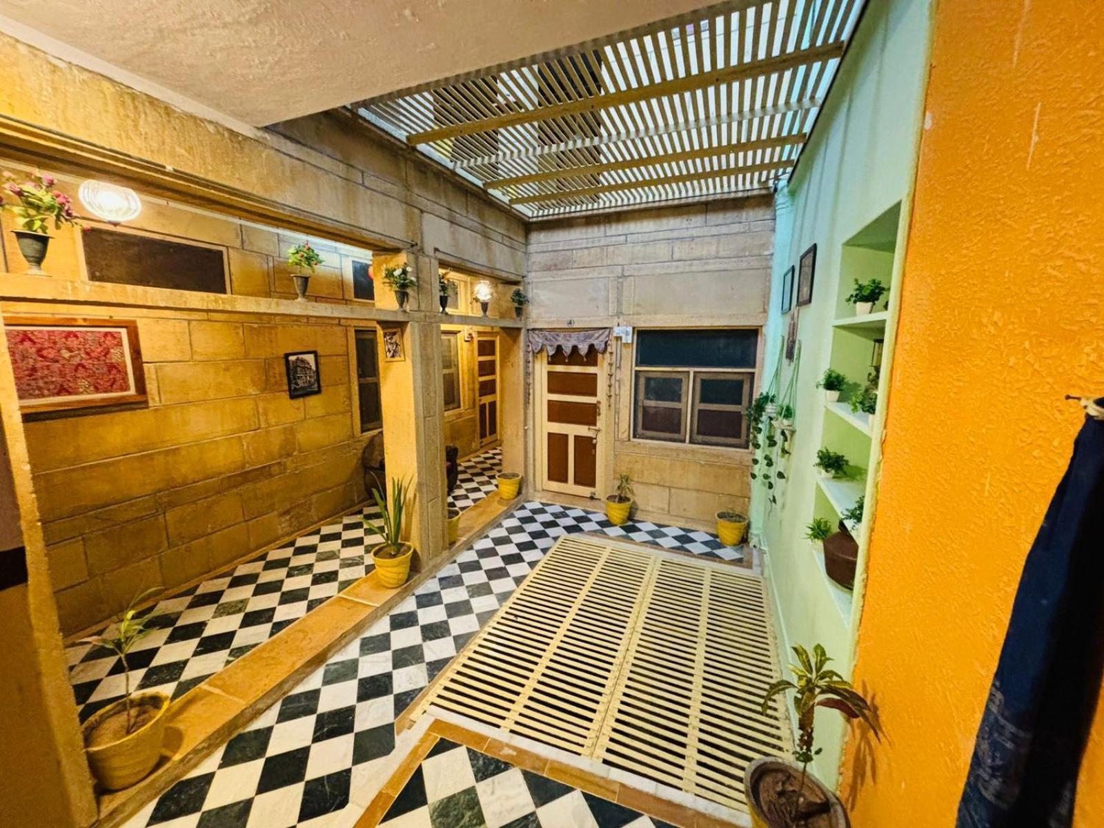Hotel Renuka Jaisalmer Buitenkant foto