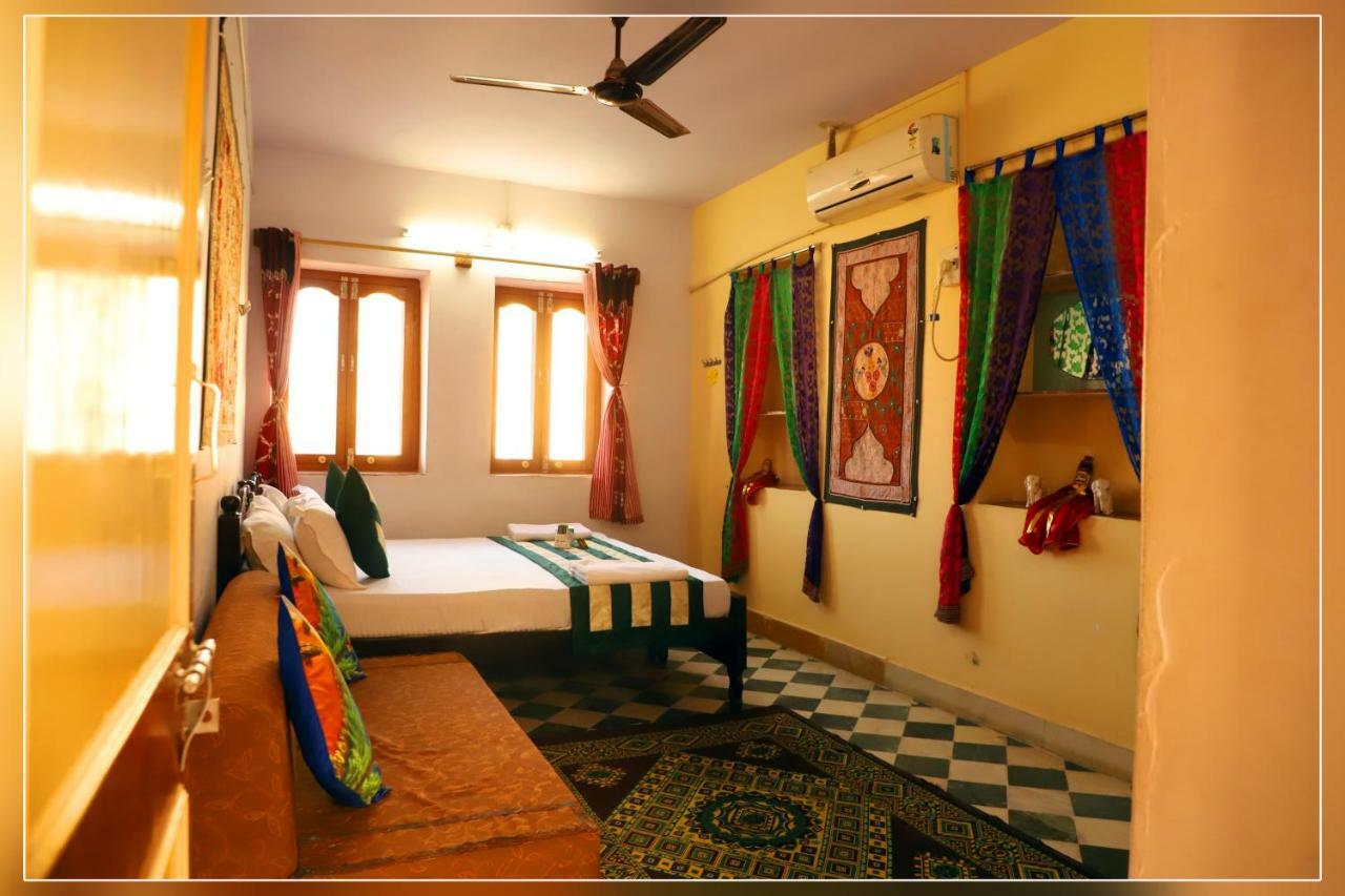 Hotel Renuka Jaisalmer Buitenkant foto
